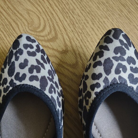 Anne Klein AK Sport leopard print fabric flats - EUC - size 8.5 - Picture 7 of 9